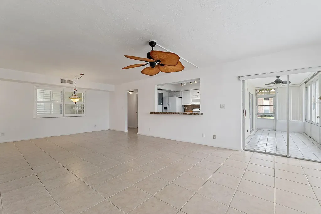 5570 Tamberlane Circle Palm Beach Gardens FL 33418