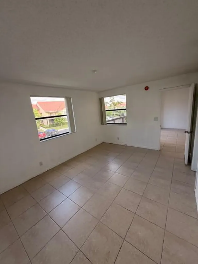 5661 Riverside Drive Coral Springs FL 33067
