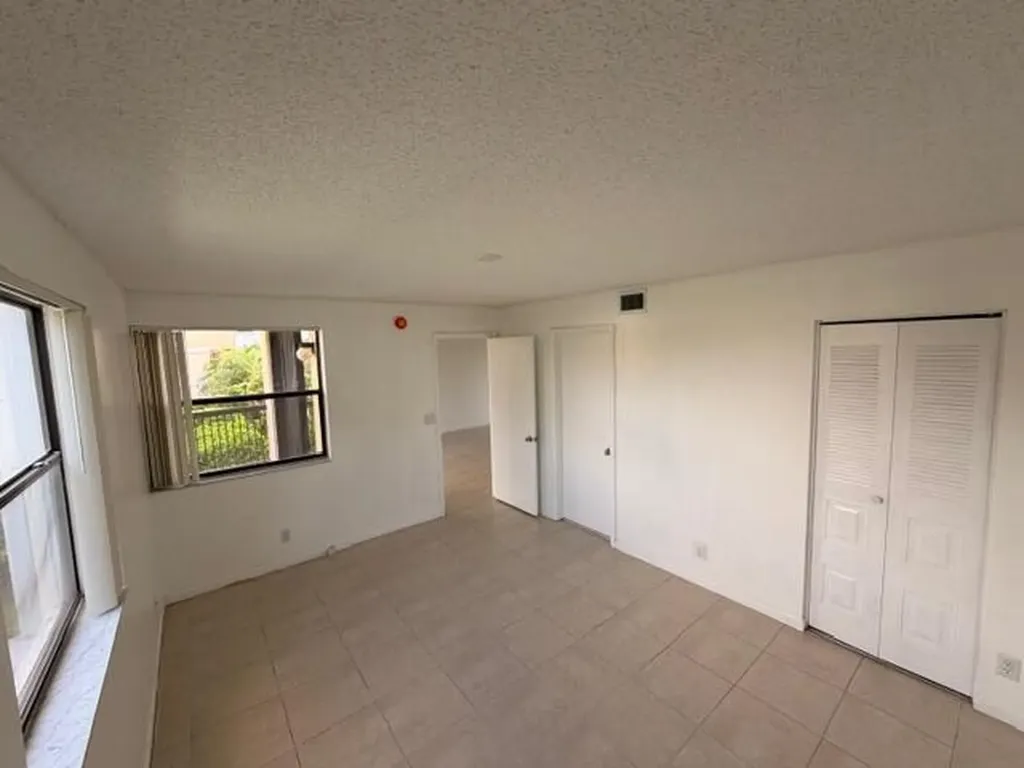5661 Riverside Drive Coral Springs FL 33067