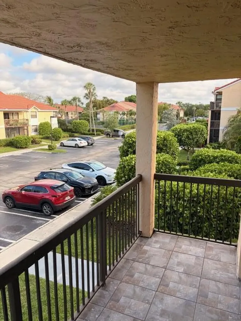 5661 Riverside Drive Coral Springs FL 33067