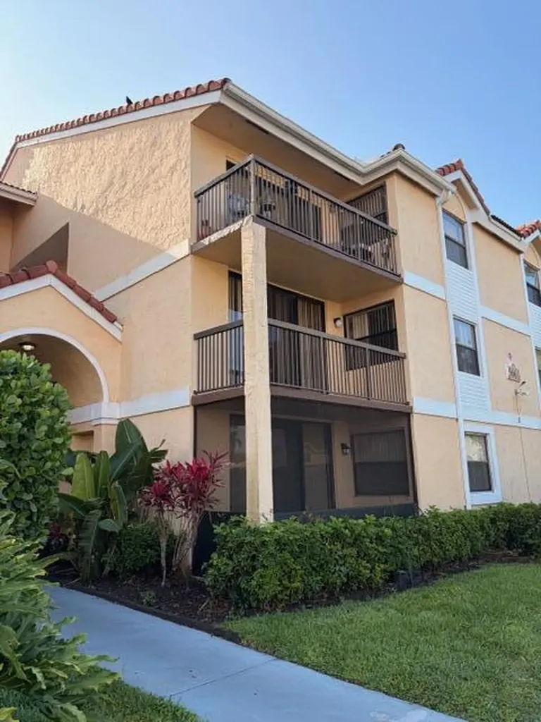 5661 Riverside Drive Coral Springs FL 33067