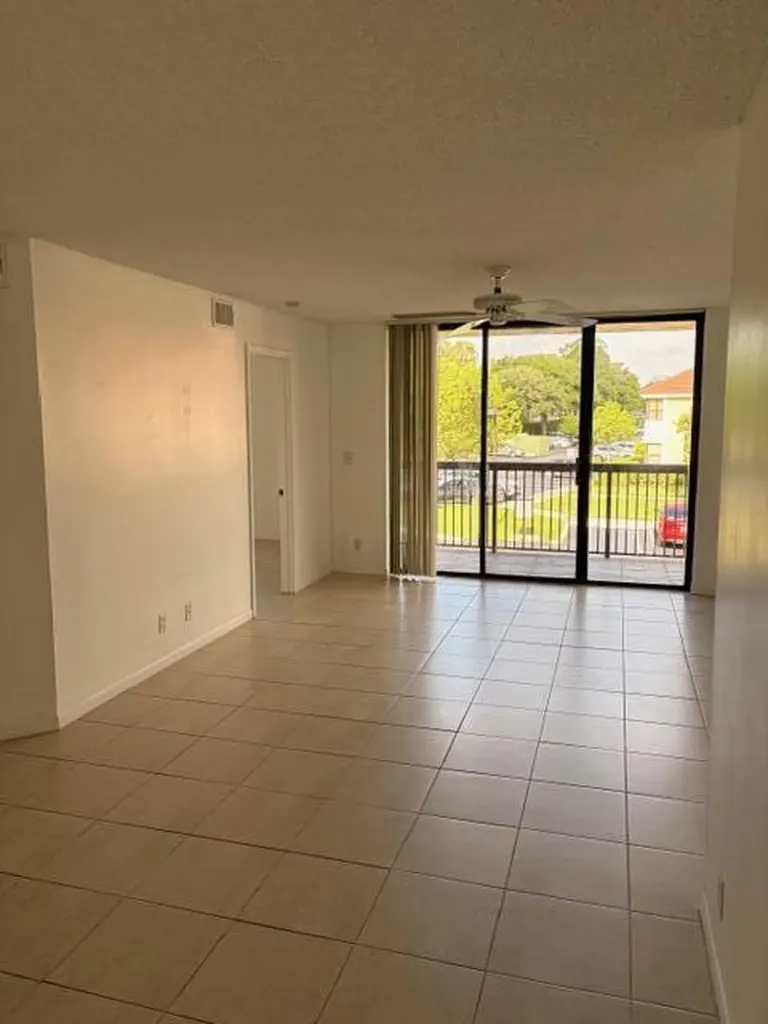 5661 Riverside Drive Coral Springs FL 33067