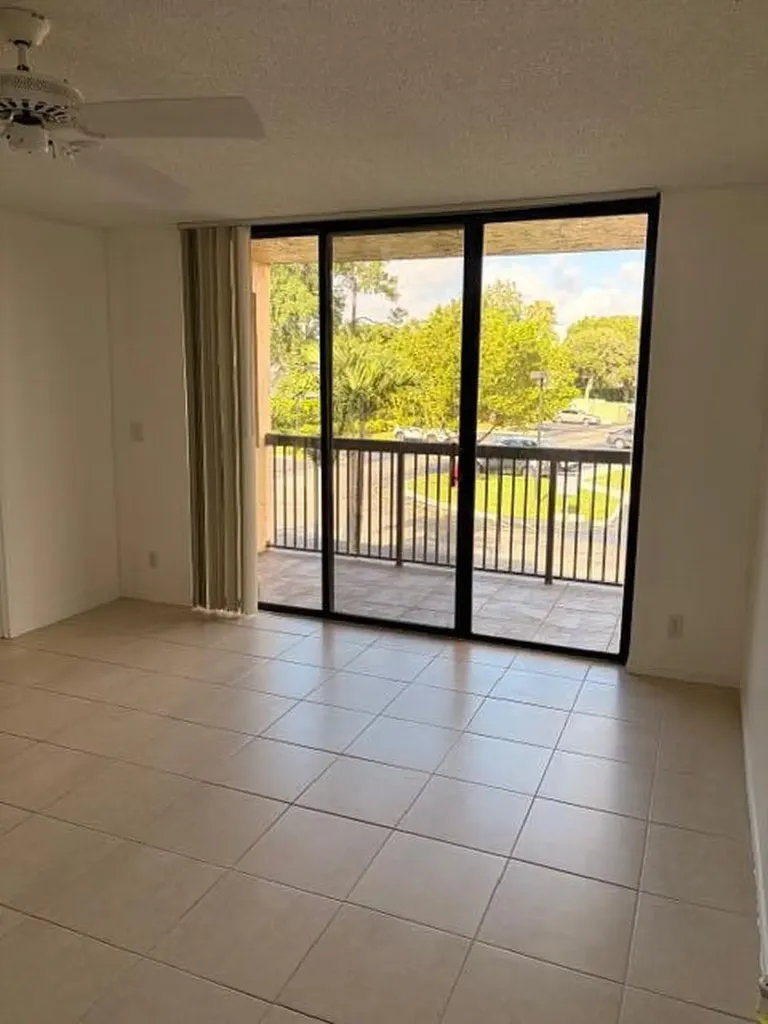5661 Riverside Drive Coral Springs FL 33067