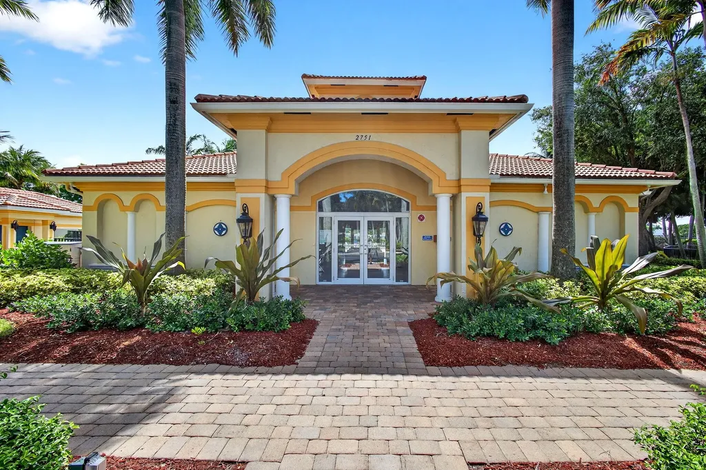 2806 S Evergreen Circle Boynton Beach FL 33426