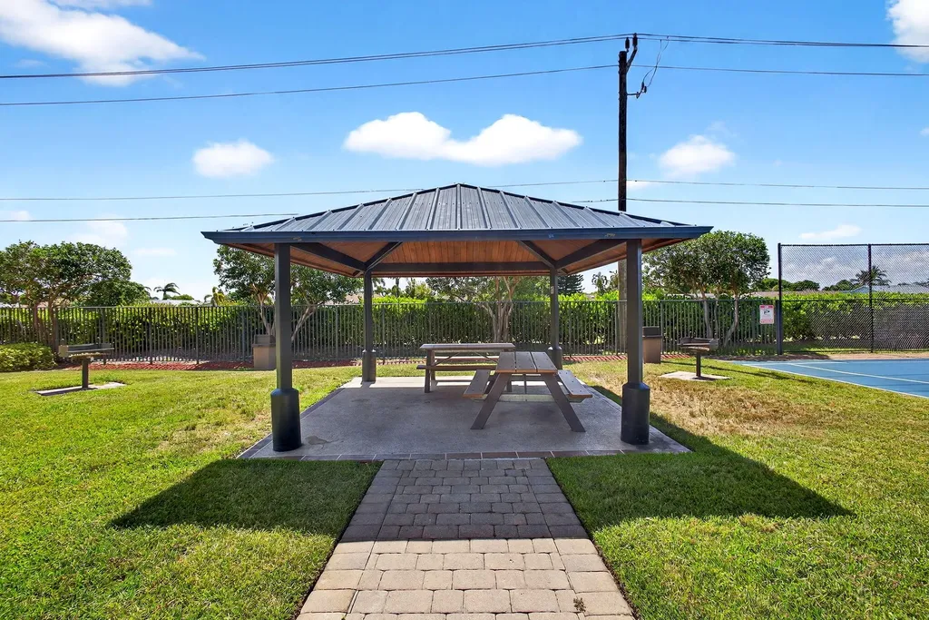 2806 S Evergreen Circle Boynton Beach FL 33426