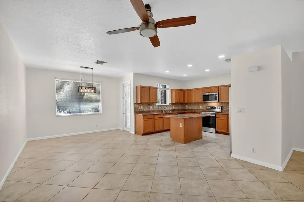 2806 S Evergreen Circle Boynton Beach FL 33426
