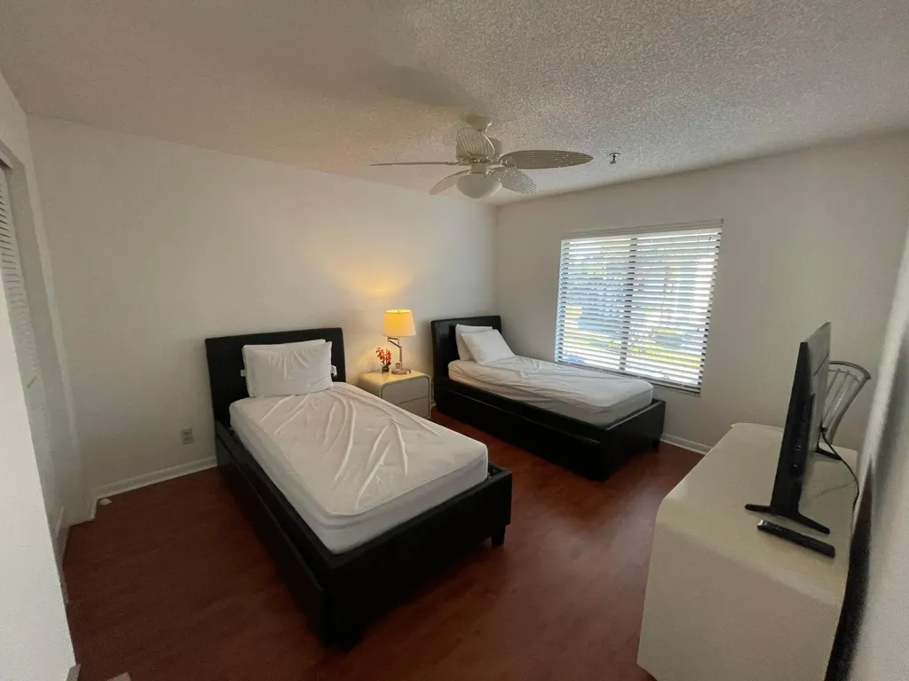 7473 Glendevon Lane Delray Beach FL 33446