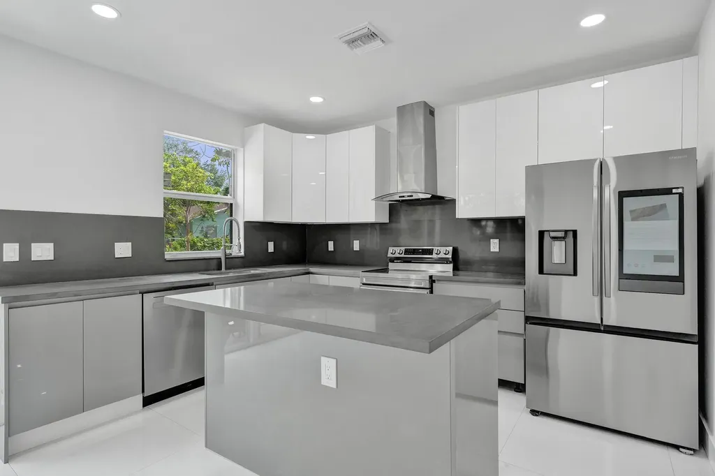 1215 W Las Olas Boulevard Fort Lauderdale FL 33312