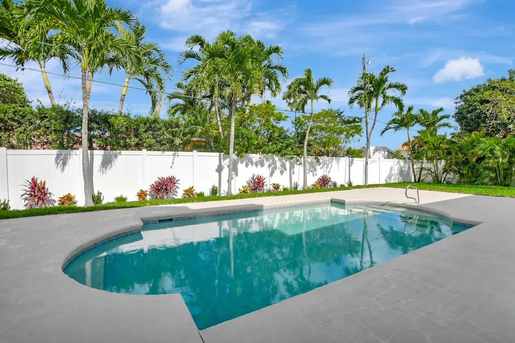 237 NW 7th Street Boca Raton FL 33432
