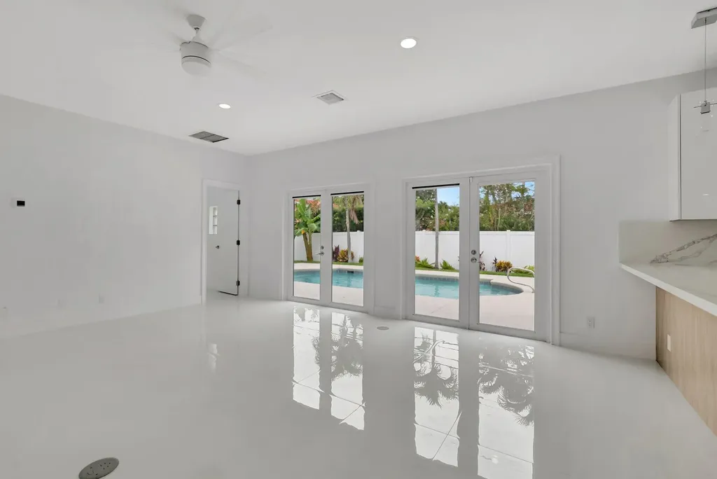 237 NW 7th Street Boca Raton FL 33432