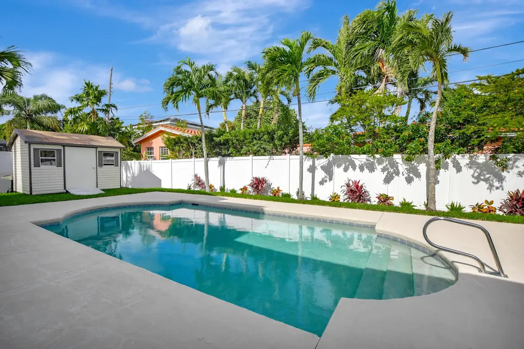 237 NW 7th Street Boca Raton FL 33432