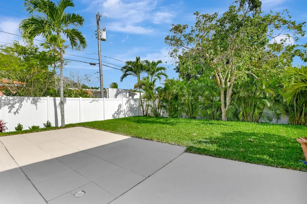 237 NW 7th Street Boca Raton FL 33432