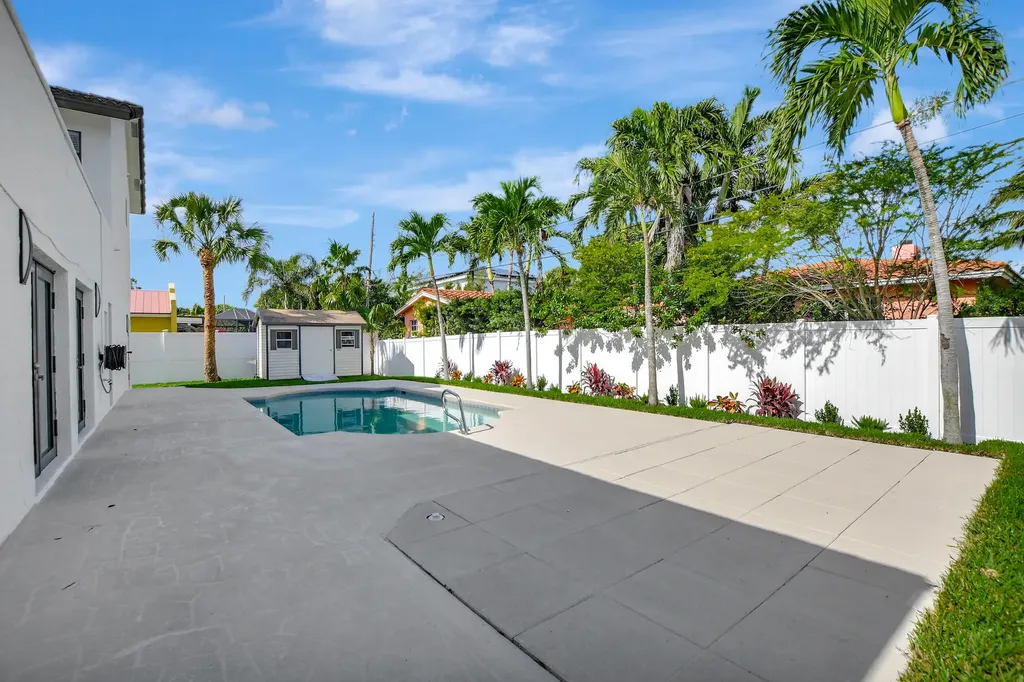237 NW 7th Street Boca Raton FL 33432