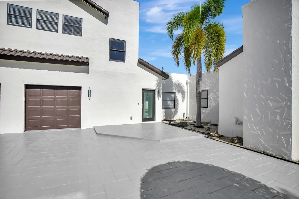 237 NW 7th Street Boca Raton FL 33432