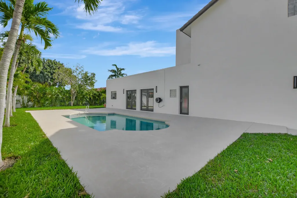 237 NW 7th Street Boca Raton FL 33432