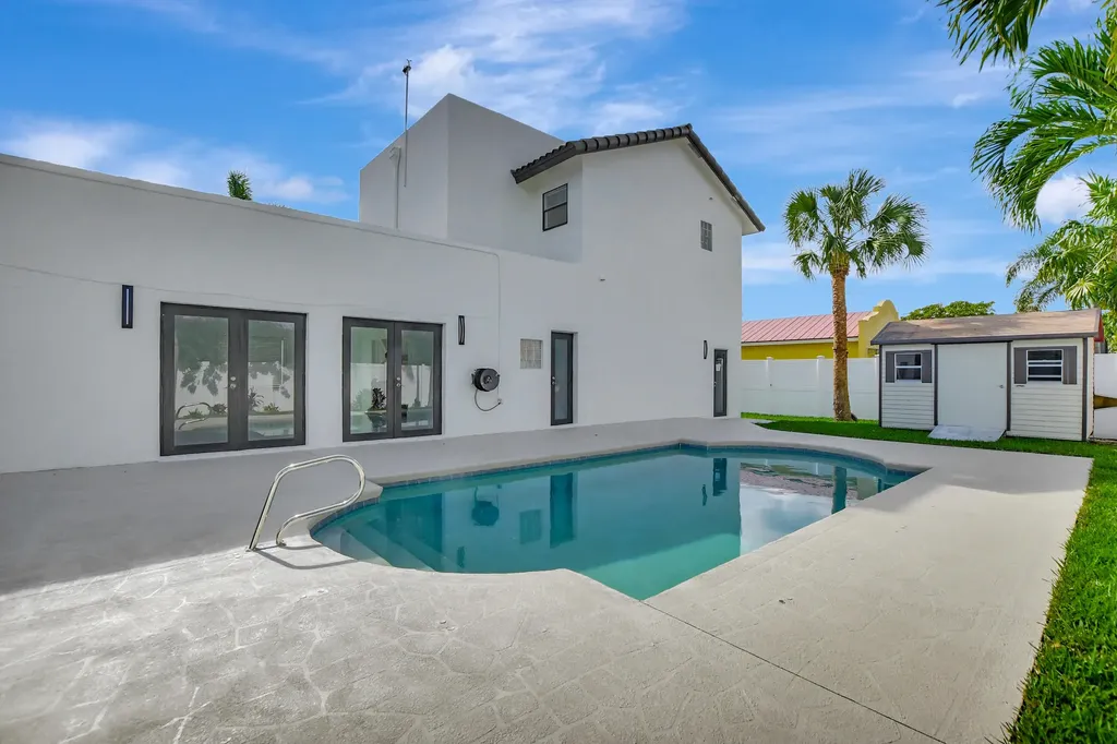 237 NW 7th Street Boca Raton FL 33432