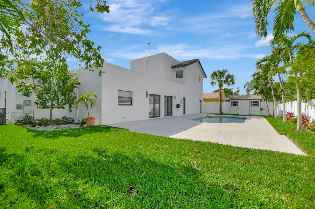 237 NW 7th Street Boca Raton FL 33432