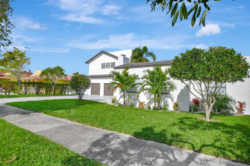 237 NW 7th Street Boca Raton FL 33432