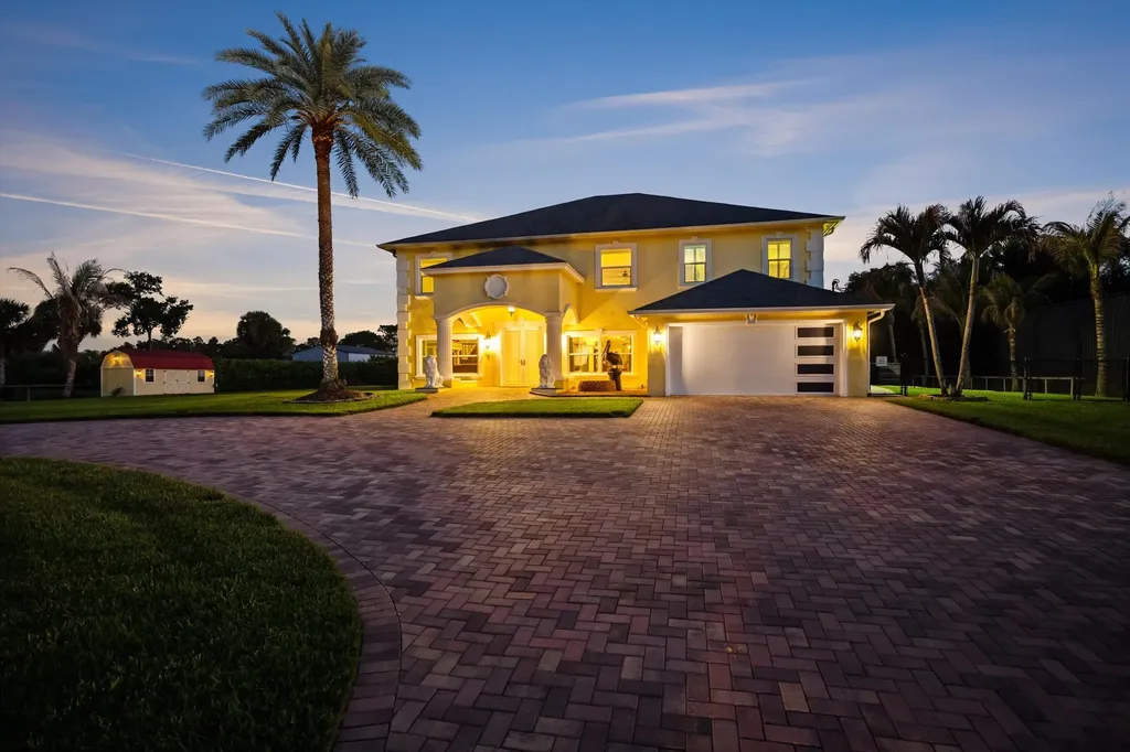 17948 N 33rd Road Road N The Acreage FL 33470