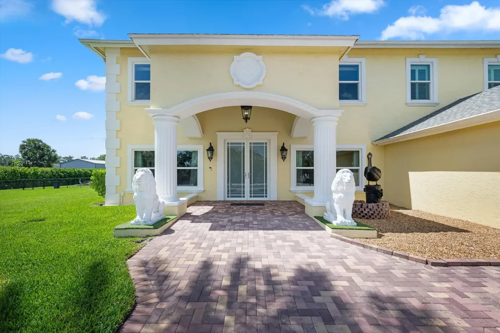 17948 N 33rd Road Road N The Acreage FL 33470