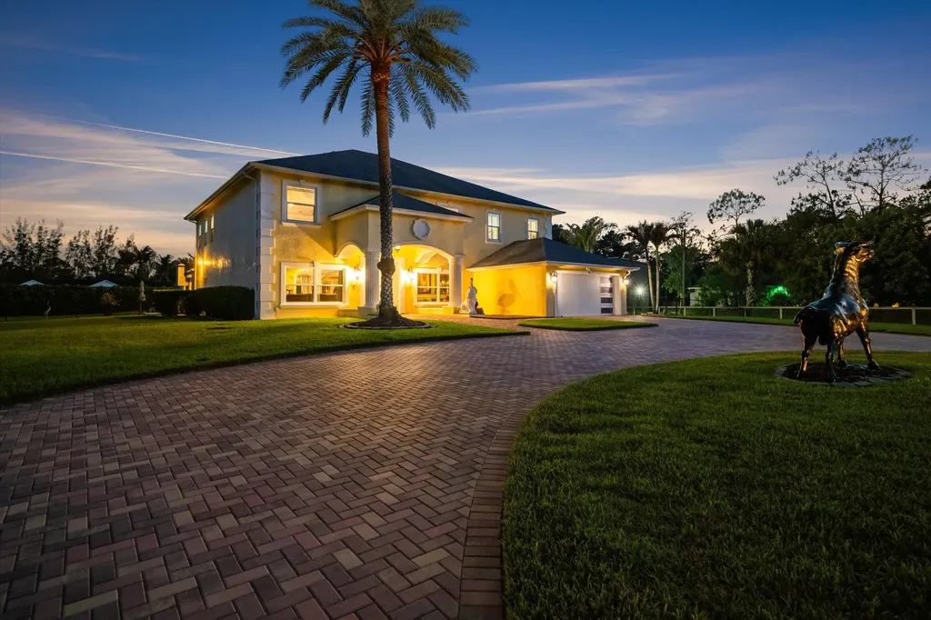 17948 N 33rd Road Road N The Acreage FL 33470
