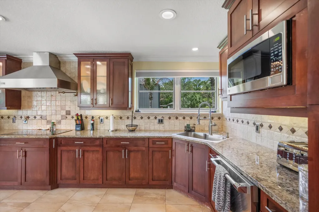 17948 N 33rd Road Road N The Acreage FL 33470