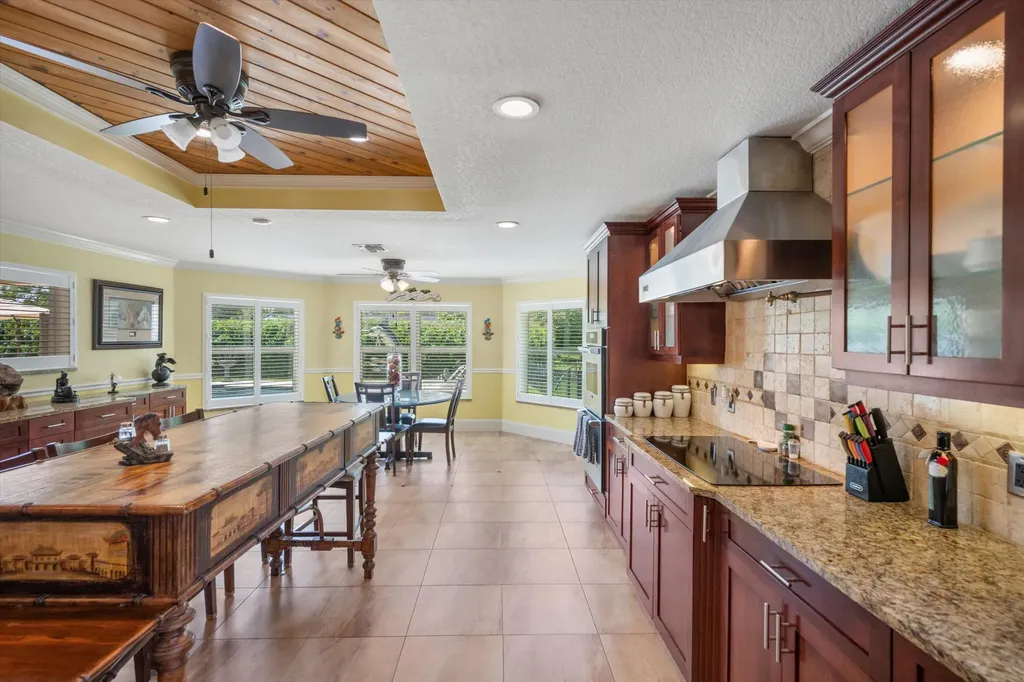 17948 N 33rd Road Road N The Acreage FL 33470