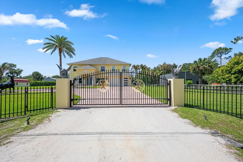 17948 N 33rd Road Road N The Acreage FL 33470