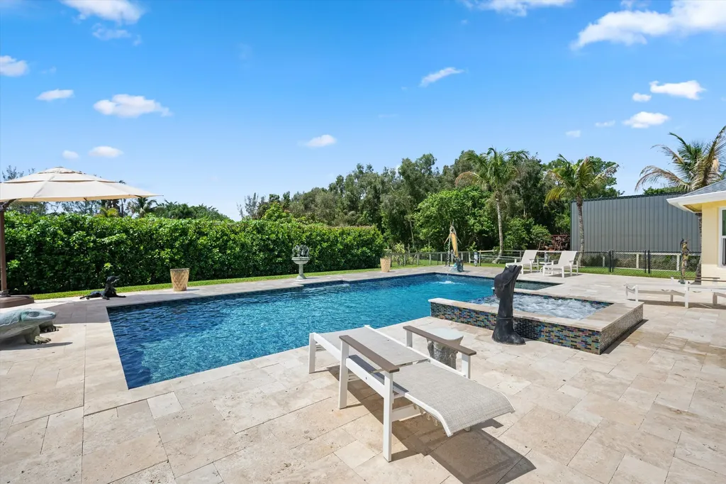 17948 N 33rd Road Road N The Acreage FL 33470