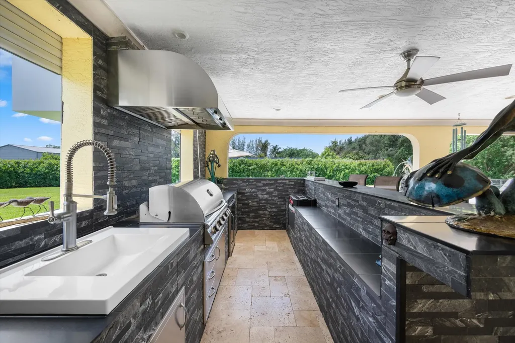 17948 N 33rd Road Road N The Acreage FL 33470