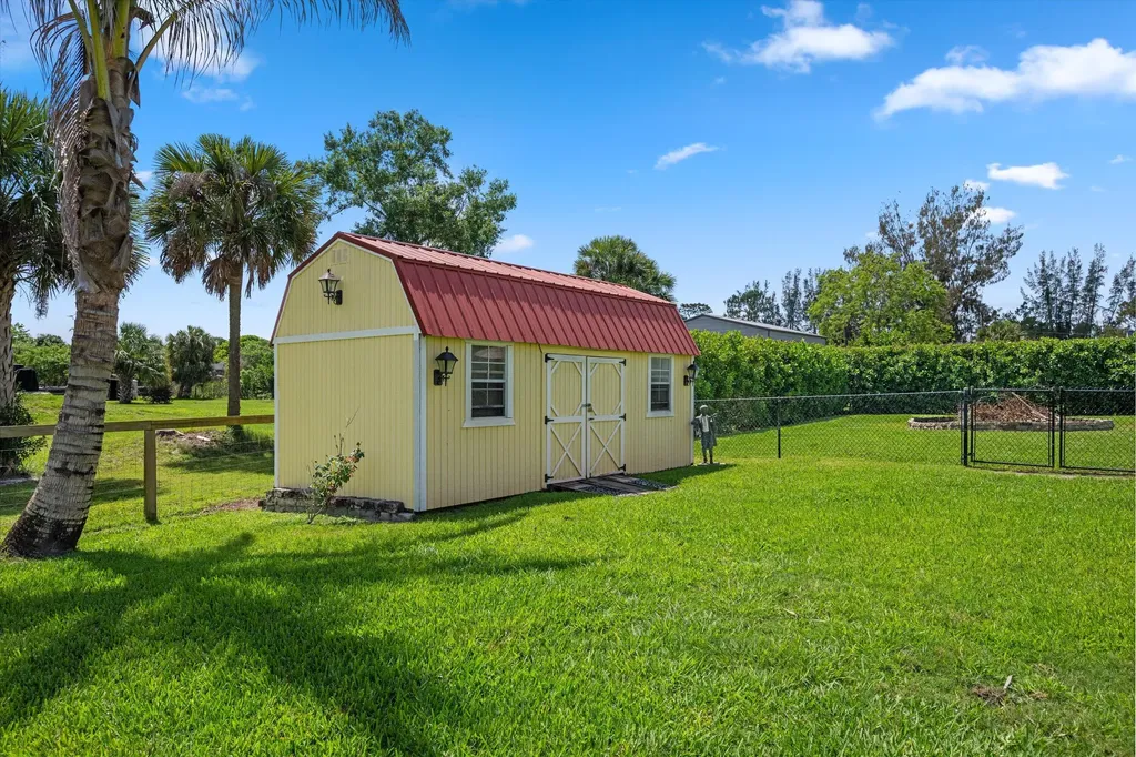 17948 N 33rd Road Road N The Acreage FL 33470