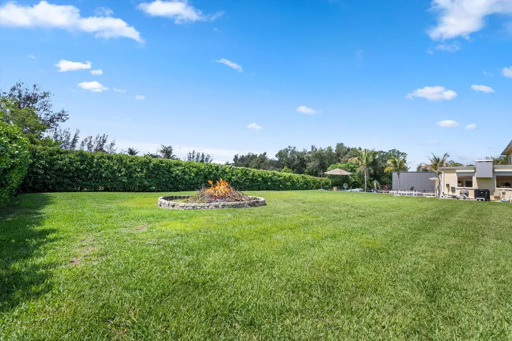17948 N 33rd Road Road N The Acreage FL 33470