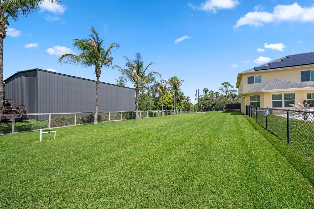 17948 N 33rd Road Road N The Acreage FL 33470