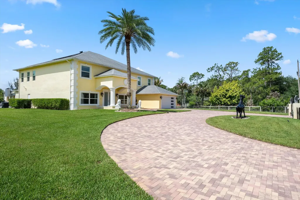 17948 N 33rd Road Road N The Acreage FL 33470