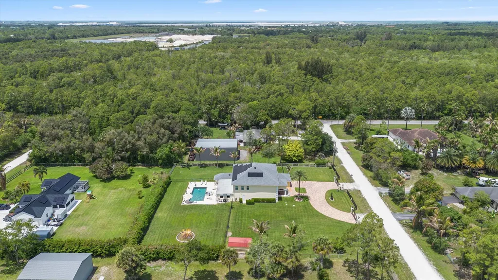 17948 N 33rd Road Road N The Acreage FL 33470