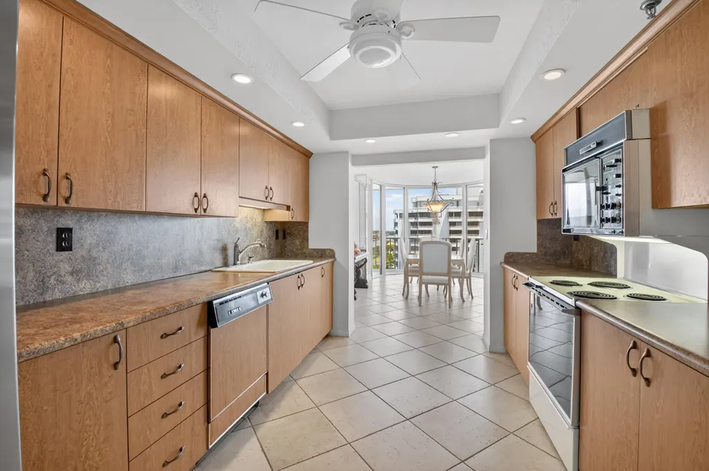2917 S Ocean Boulevard Highland Beach FL 33487