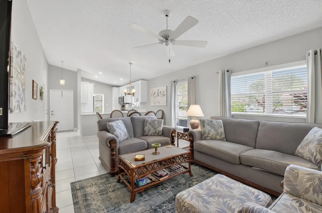 8130 Springtree Road Boca Raton FL 33496