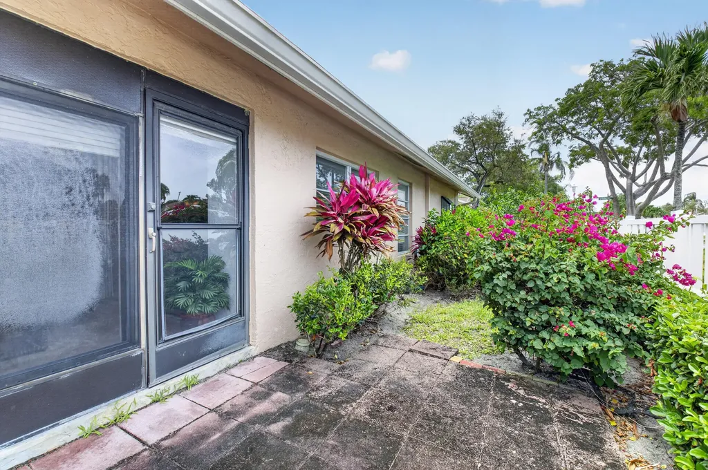8130 Springtree Road Boca Raton FL 33496