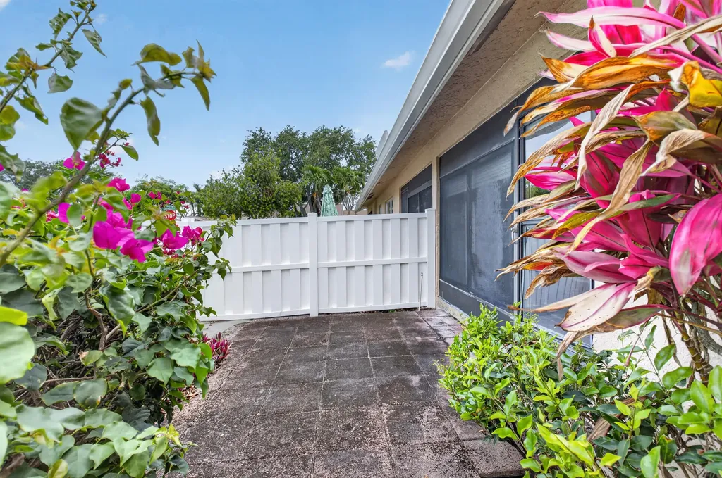 8130 Springtree Road Boca Raton FL 33496