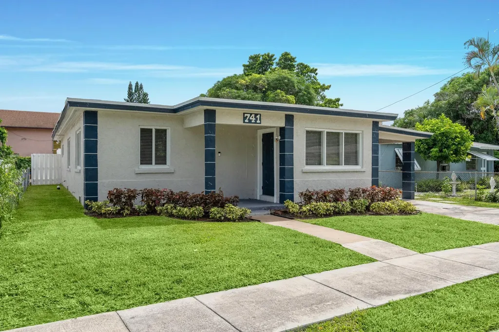 741 W 10th Street Riviera Beach FL 33404