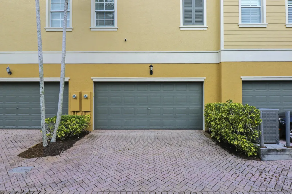 123 E Thatch Palm Circle Jupiter FL 33458