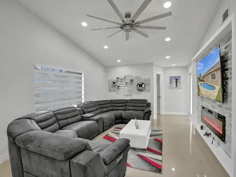 4950 NW 85th Terrace Lauderhill FL 33351