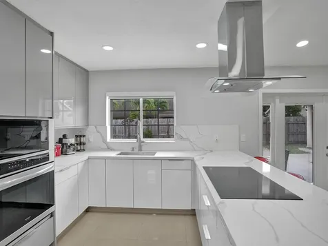 4950 NW 85th Terrace Lauderhill FL 33351