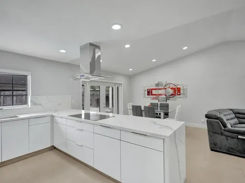 4950 NW 85th Terrace Lauderhill FL 33351
