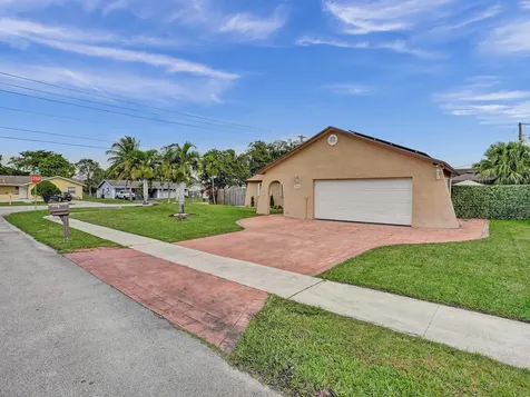 4950 NW 85th Terrace Lauderhill FL 33351