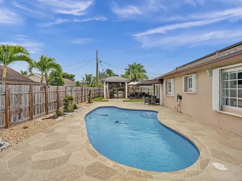4950 NW 85th Terrace Lauderhill FL 33351