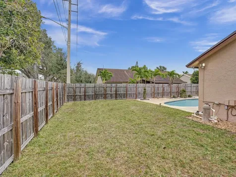 4950 NW 85th Terrace Lauderhill FL 33351