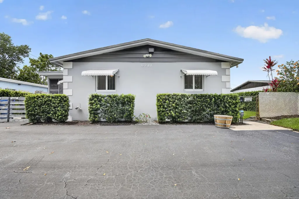 6281 Moseley Street Hollywood FL 33024