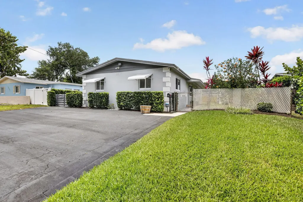 6281 Moseley Street Hollywood FL 33024