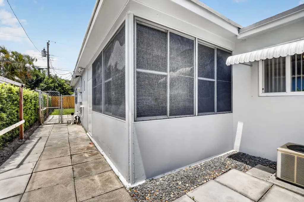 6281 Moseley Street Hollywood FL 33024
